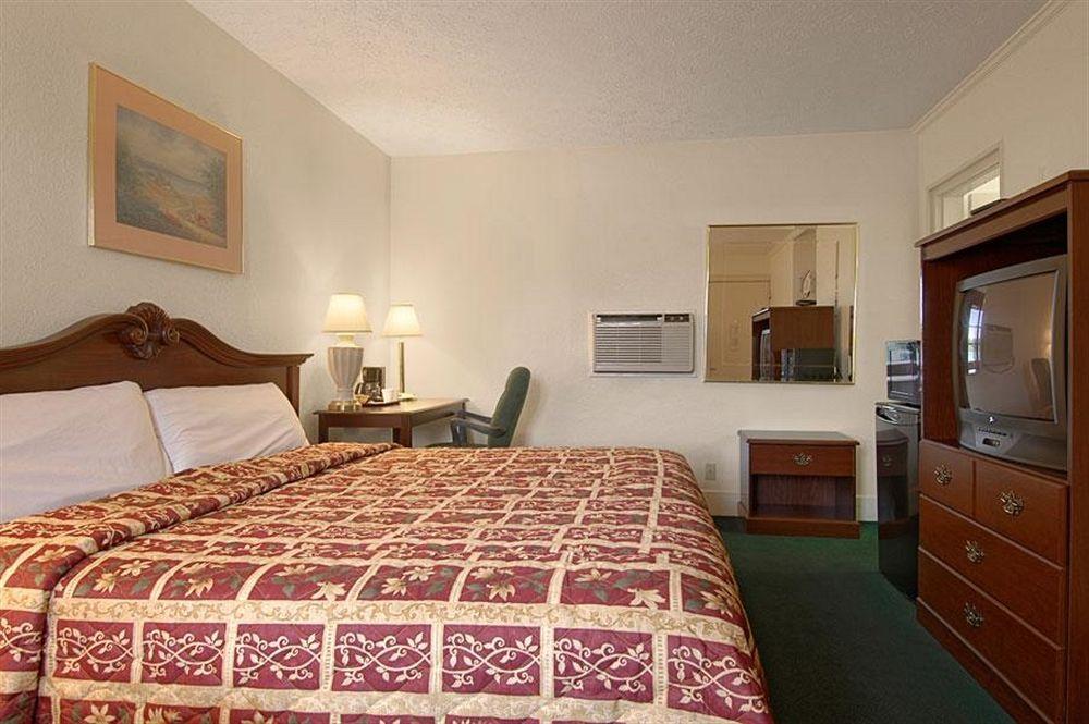 Americas Best Value Inn Suites South Boston Phòng bức ảnh